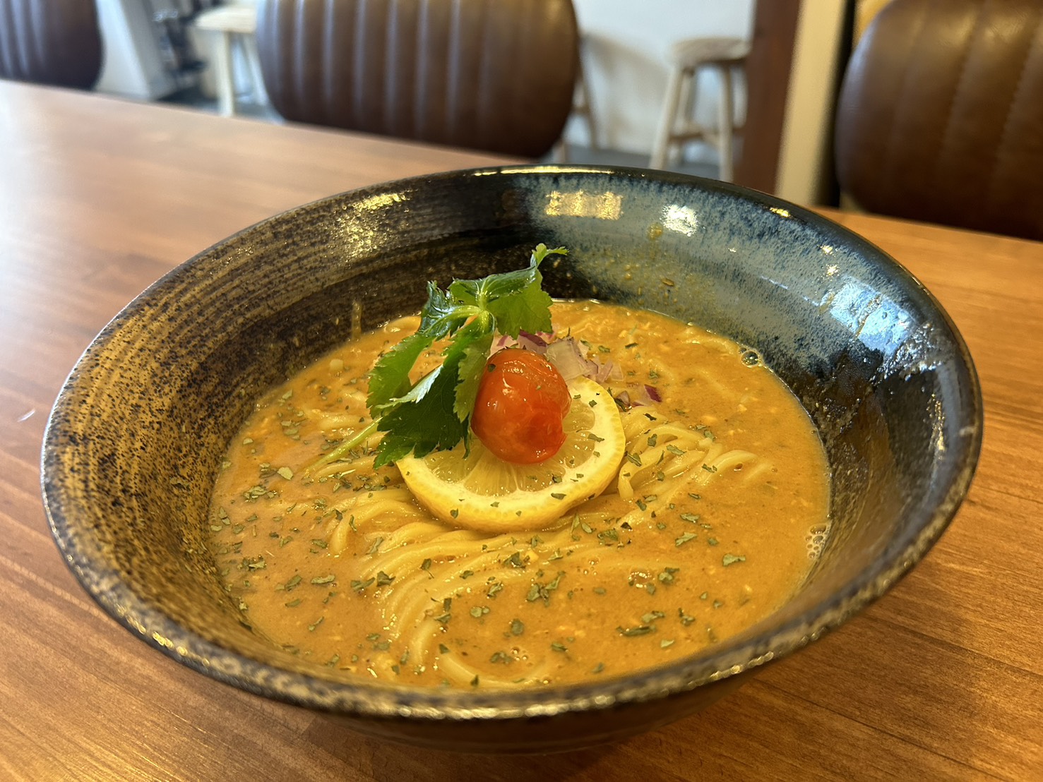 スパイスカレーを合わせたカレーラーメン